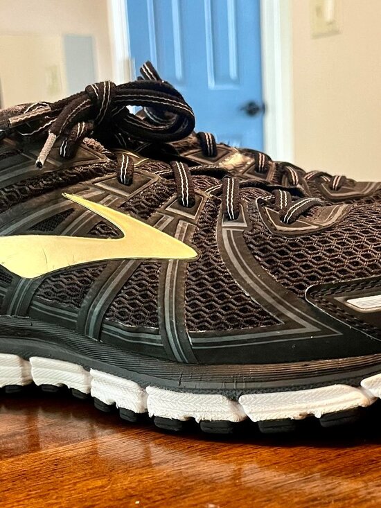 Sz 12-Brooks Adrenaline GTS 17 Running Shoes in Black Anthracite Gold Colorway